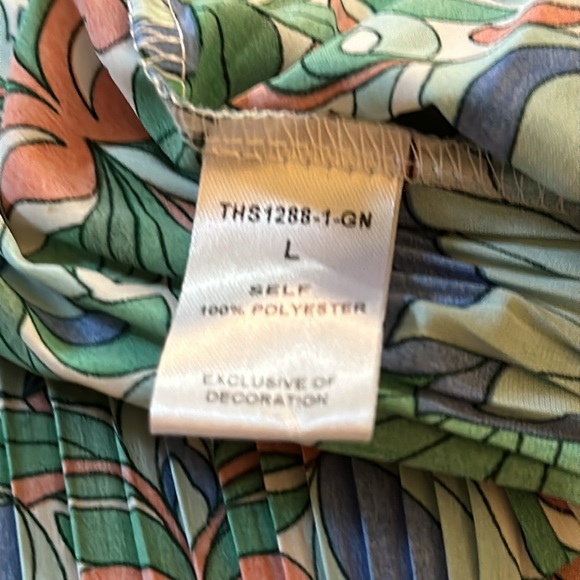 Pleated Floral 100% Polyester Print THML Blouse - Picture 5 of 5